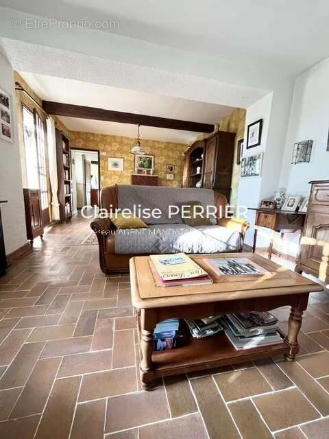 EXCLUSIVITÉ – PROPRIÉTÉ SAINT-ANTONIN-DU-VAR 100m2 habitables et 300m2 aménageables - photo 11