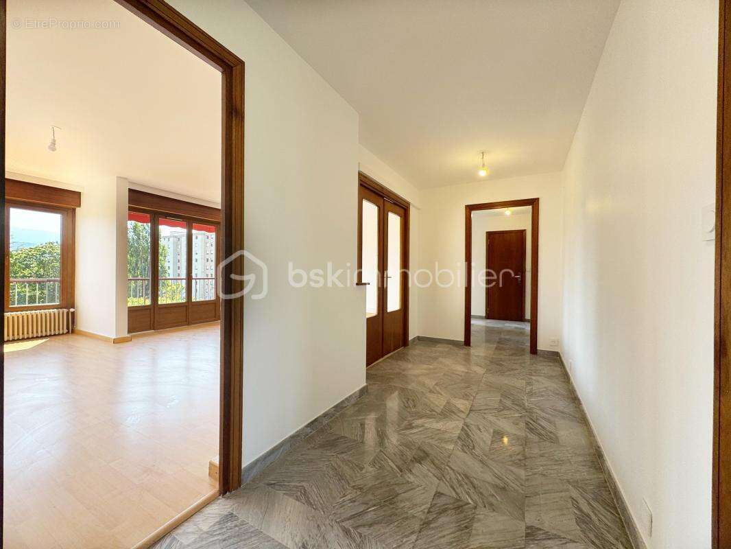 T4 traversant de 107,69 m², 3 chambres avec vue, rénové - photo 5