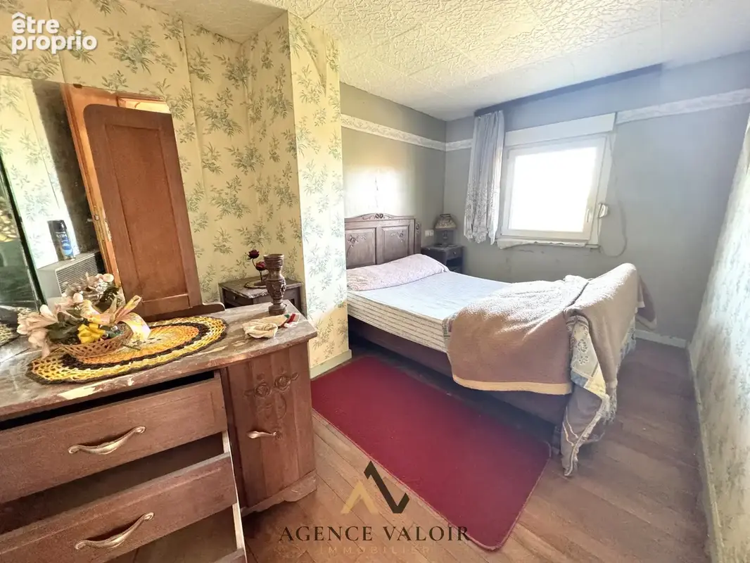 Maison à rénover avec grange, deux garages et une écurie - photo 18