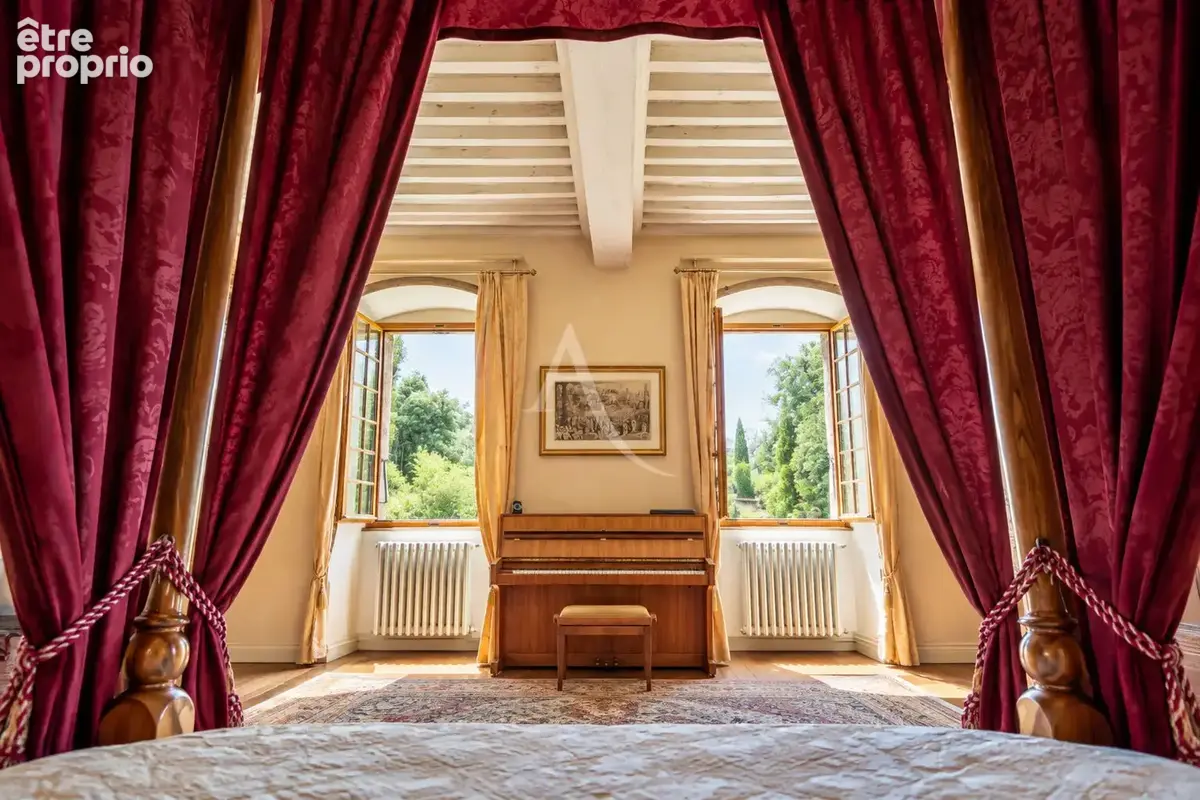 Château à Chilly - 215 m² habitables et dépendances sur 5 126 m² - photo 10