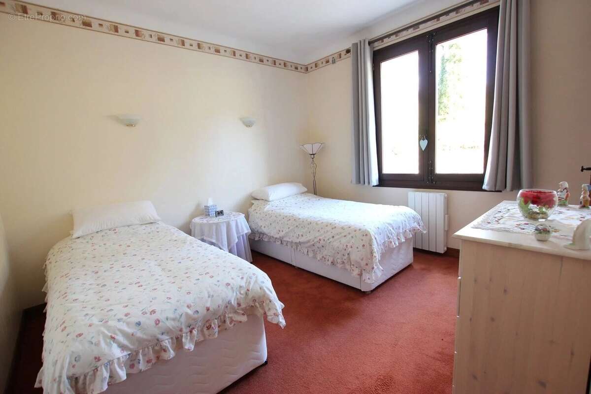 Maison individuelle haut de gamme avec piscine, située au cœur d'un magnifique parc privé - photo 10