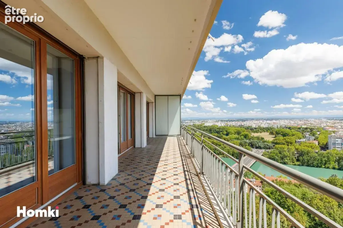 Lyon 4e – Rue Louis Thévenet  Un appartement suspendu entre ciel, lumière et nature - photo 10
