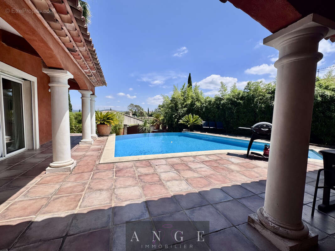 Solliès-ville   magnifique villa  neo- provençale avec piscine à débordement - photo 2
