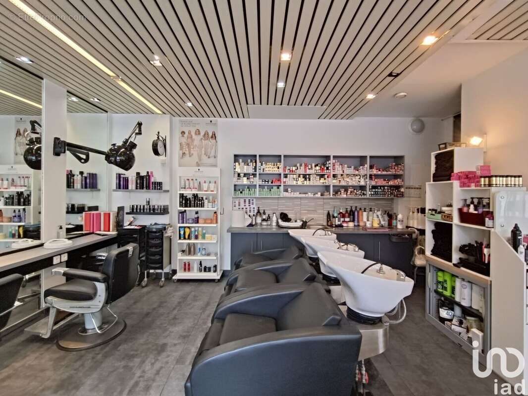 Photo 3 - Commerce à COURBEVOIE