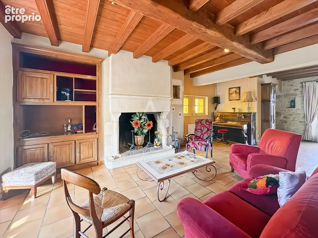 A VENDRE - Maison familiale de caractère de 185 m² avec grand garage, proche des commodités - photo 4