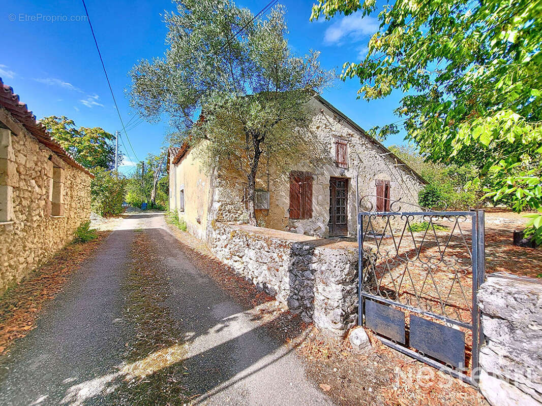A Vendre Maison en pierre de 79 m² avec dépendances de 116 m² dans un hameau de Lagraulet-du-Gers - photo 5