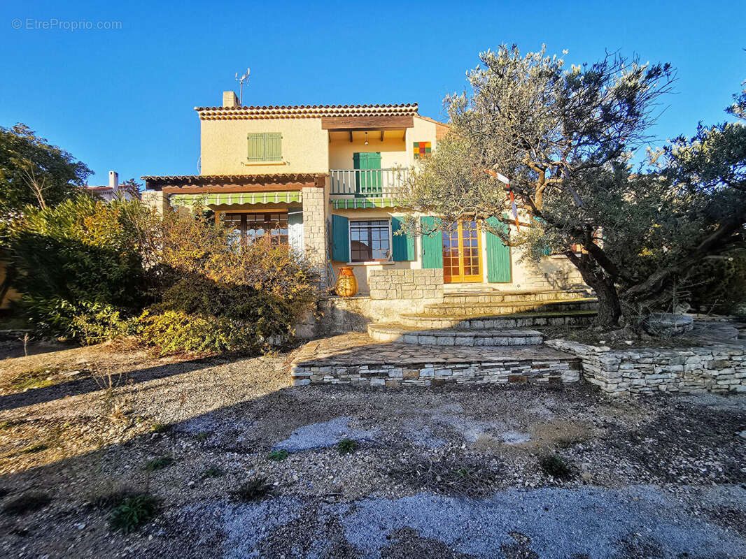 Maison traditionnelle t5 (construite en 1973) de 138 m² sur un terrain de 1 003  m2 - photo 2