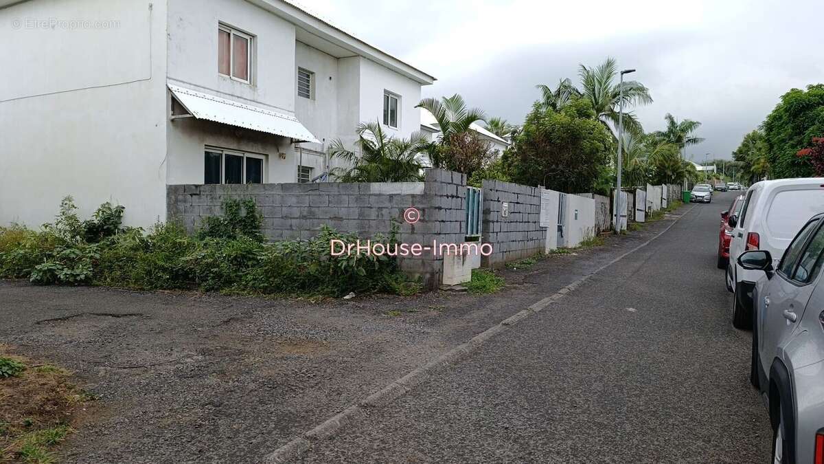 Terrain à LE TAMPON