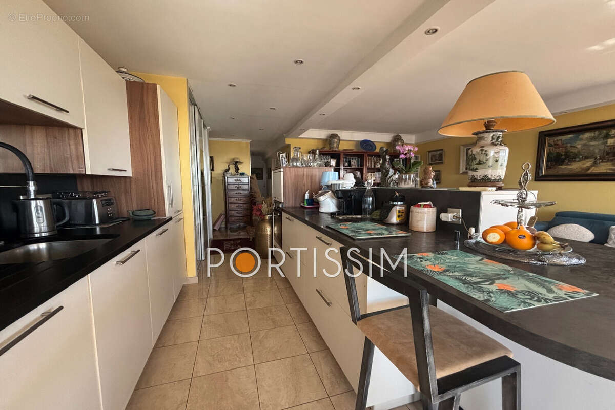 Appartement à SAINT-LAURENT-DU-VAR