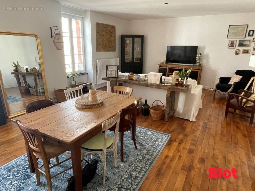 Appartement à FOUGERES