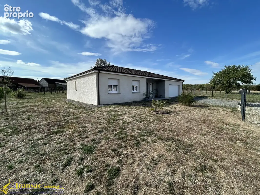 Photo Maison à Saint-Priest-Bramefant au prix de 278 000€