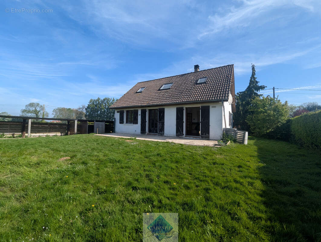 Maison à FEUQUIERES-EN-VIMEU