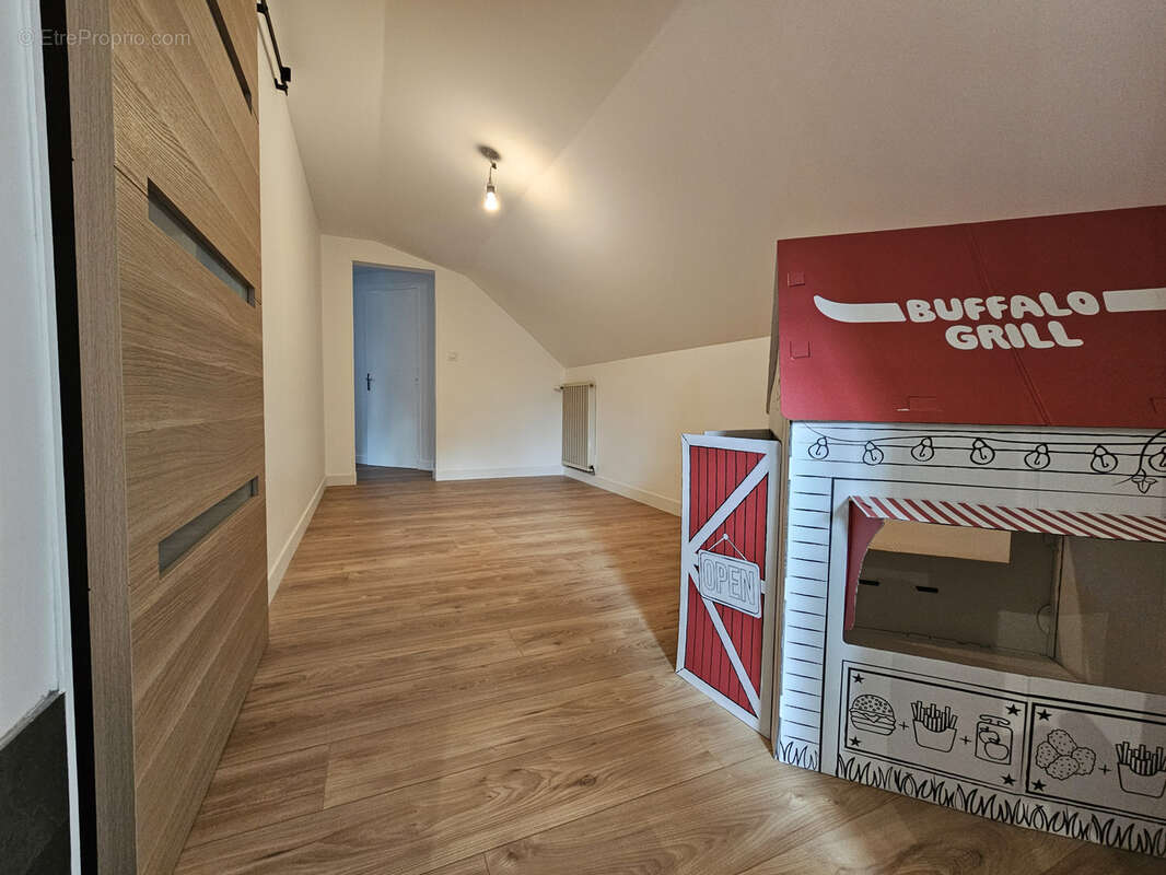 Maison à SAINT-DENIS-DE-L'HOTEL