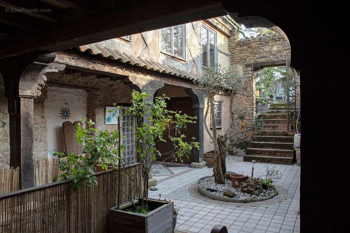 Maison à SAINTE-COLOMBE-SUR-L'HERS