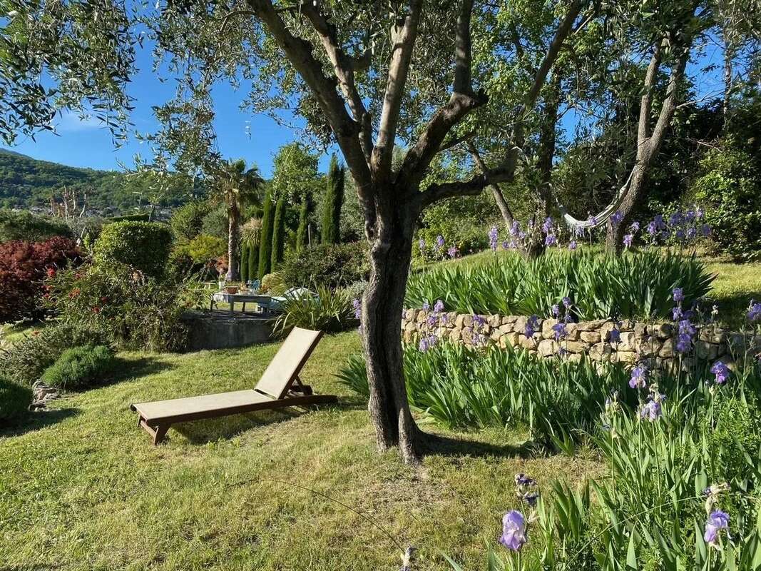 Maison à CHATEAUNEUF-GRASSE