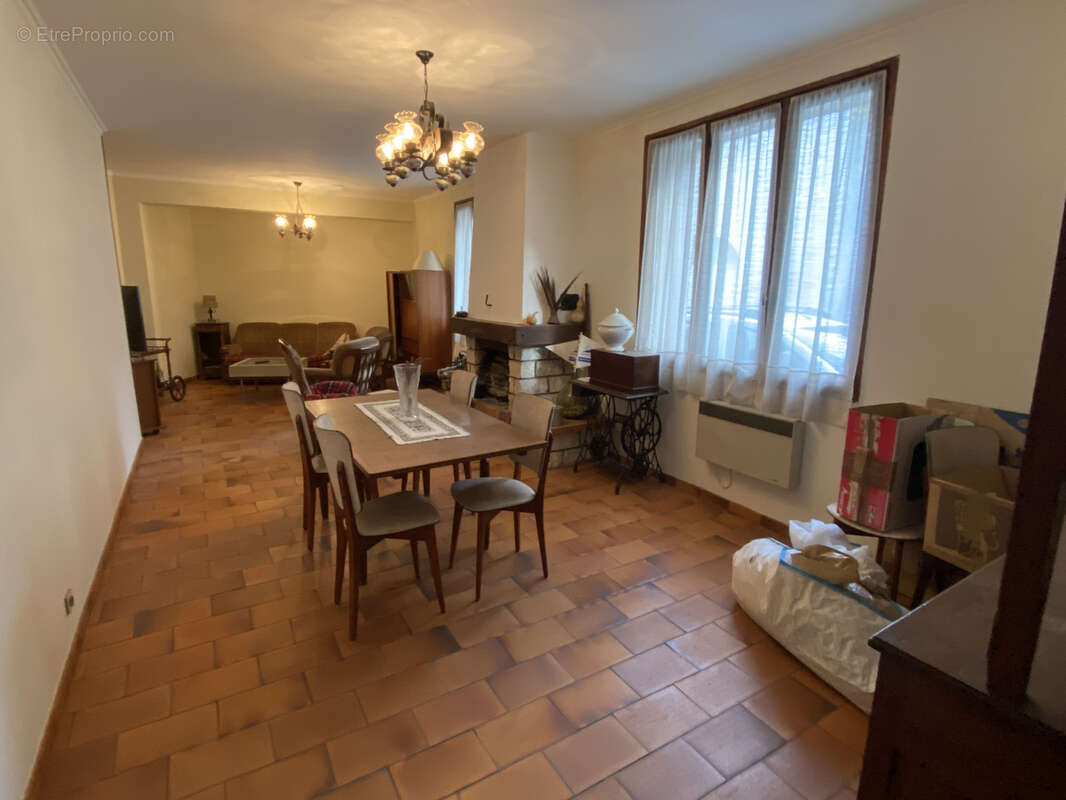 Maison à BEZ-ET-ESPARON