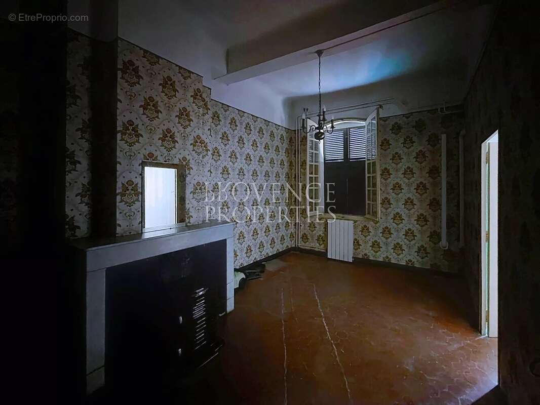 Appartement à COTIGNAC