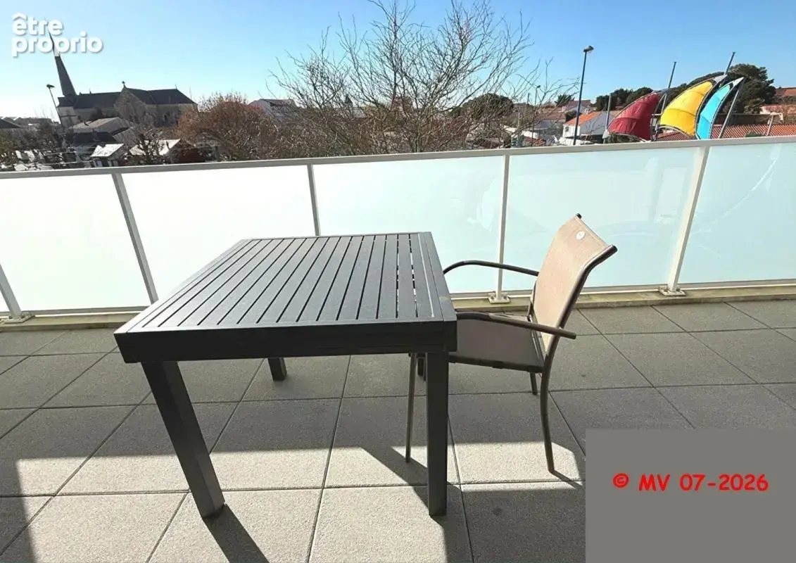 Superbe T3 de 2024 avec belle terrasse offrant une vue dégagée avec couchers de soleil sur l'église ! - photo 2