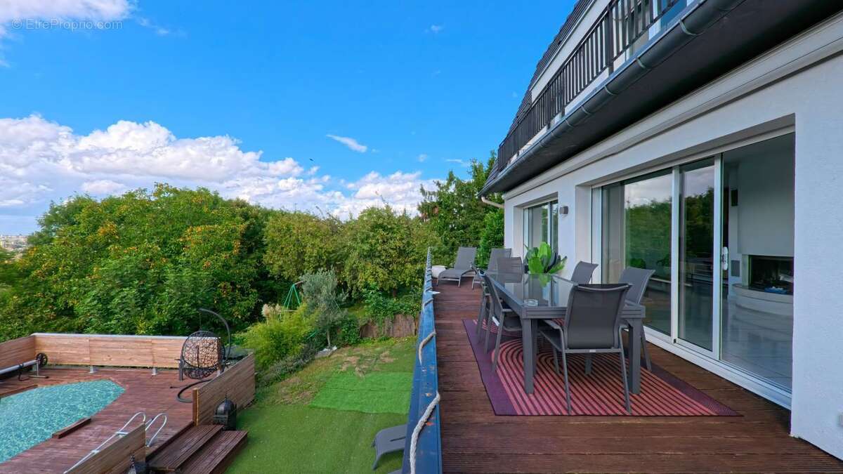 Maison à CHENNEVIERES-SUR-MARNE