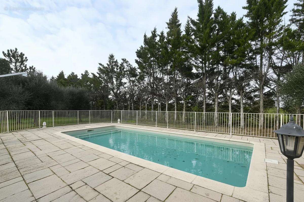 Maison à SAINT-HILAIRE-DE-BRETHMAS