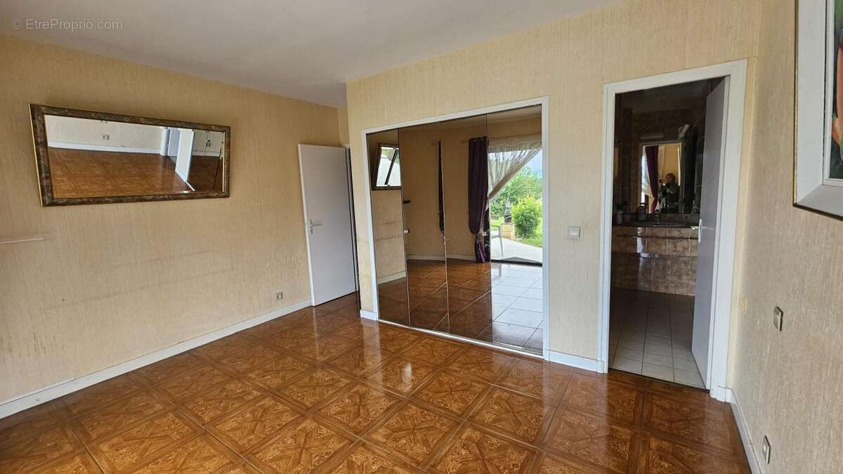 Maison à VILLENEUVE-DE-RIVIERE
