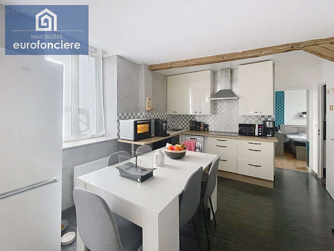 Appartement à PONT-SAINTE-MARIE