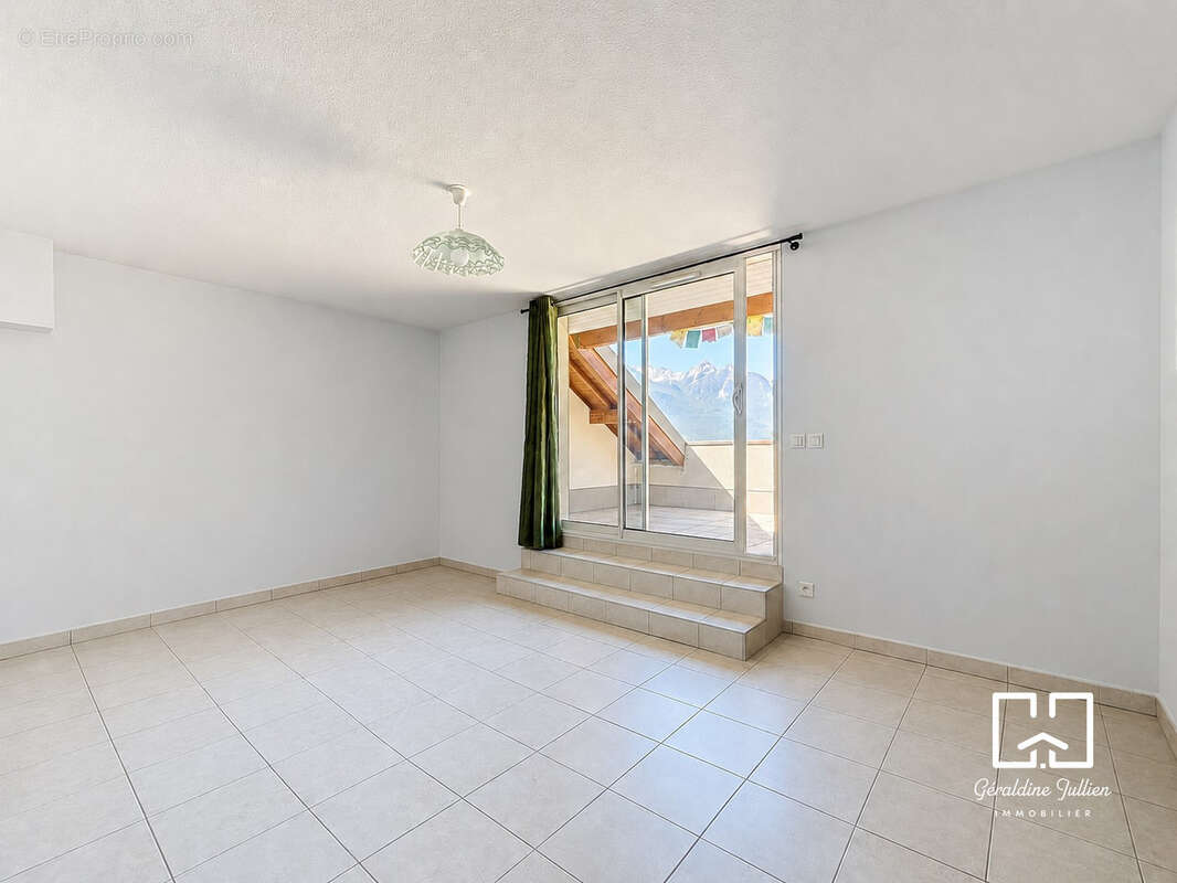 Appartement T3 avec terrasse, garage et parking à Briançon - photo 4