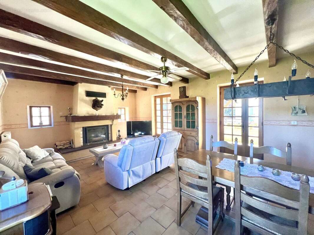 Maison à SALVIAC