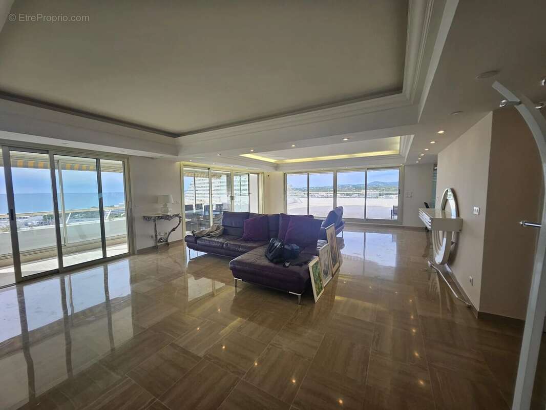 Appartement à VILLENEUVE-LOUBET