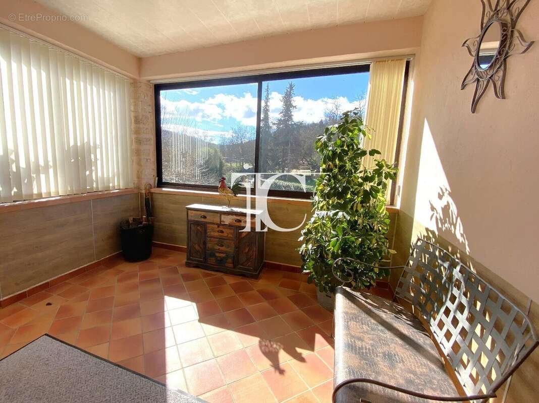 Mas 140m2 renove + 317 m2 dependances, piscine sur 3235 m2. - photo 6