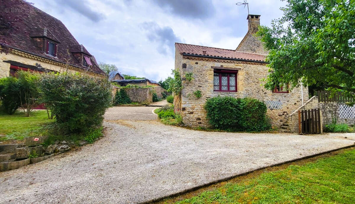 Maison à LE BUISSON-DE-CADOUIN