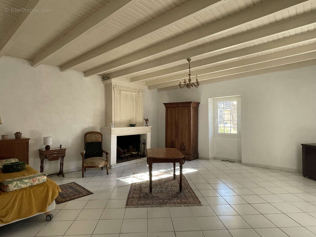 Maison à MARTRES