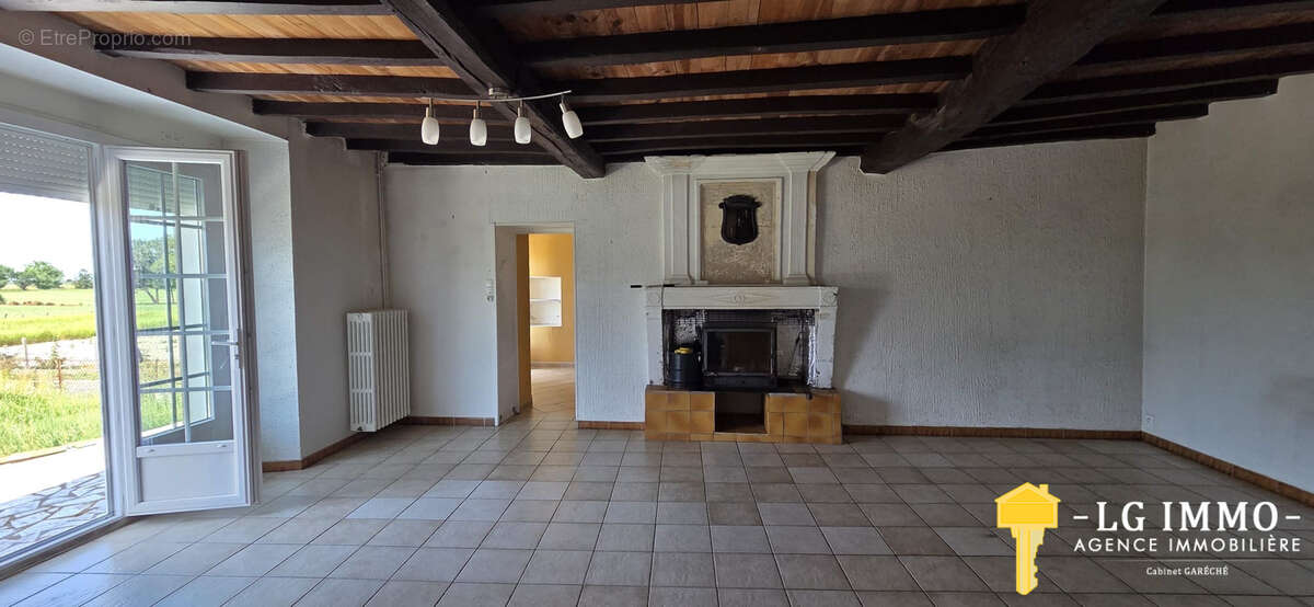 Maison à SAINT-ROMAIN-SUR-GIRONDE