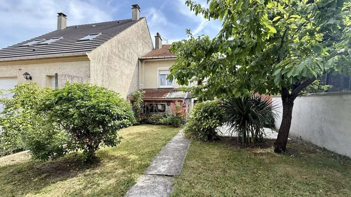 Maison à LIVRY-GARGAN