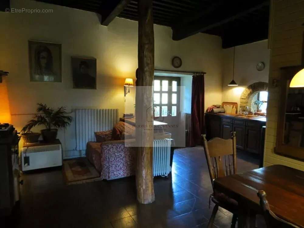 Maison à SAINT-GERMAIN-DE-CALBERTE