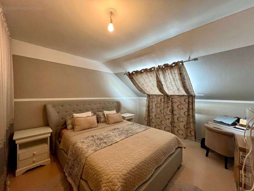  À découvrir sur Calais – Maison familiale de 114 m² à 190 000 €  - photo 6