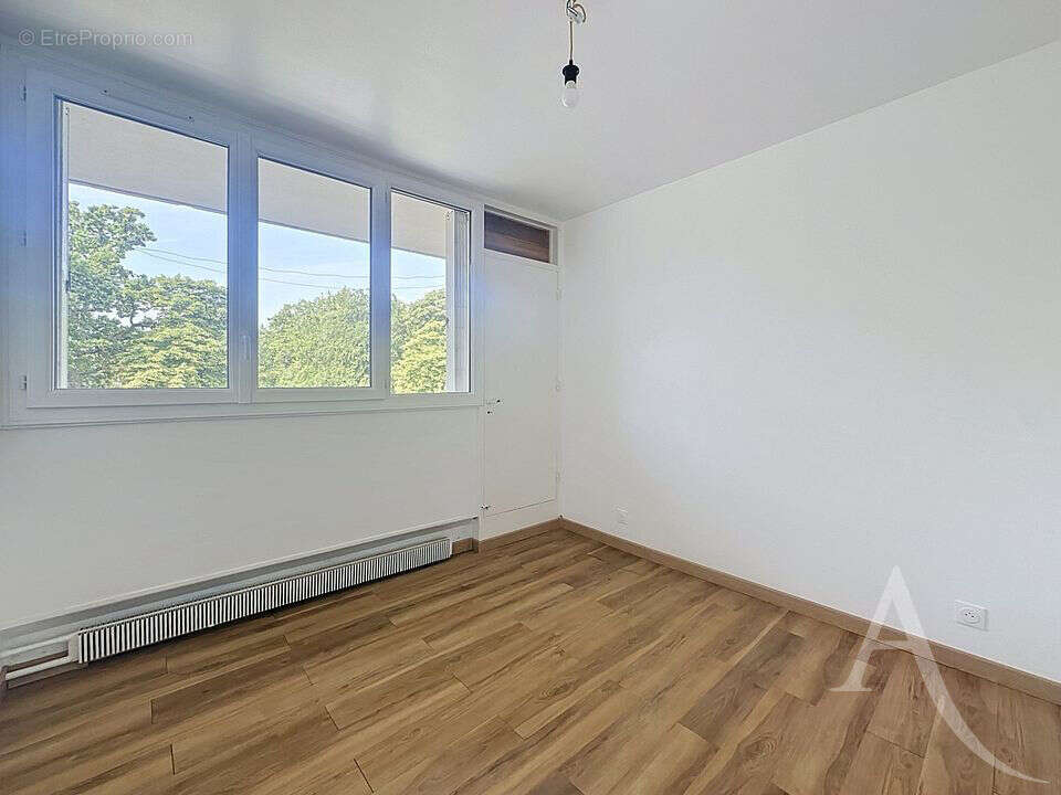 EXCLUSIVITÉ - Appartement F3 56 m² avec balcon, 2 chambres, cave et cuisine équipée - photo 5
