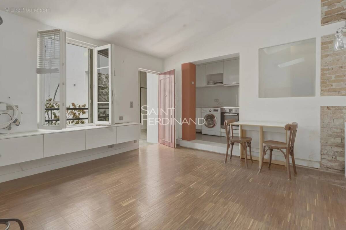 Appartement à PARIS-17E