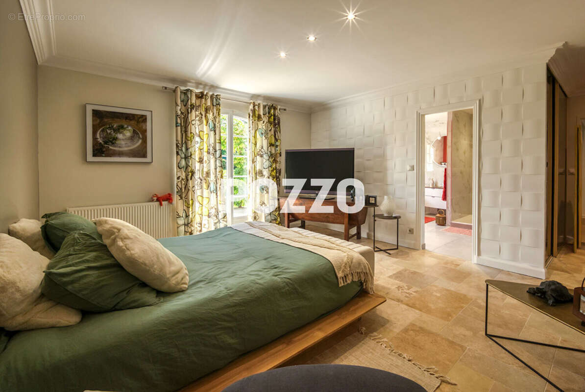 Maison à LES TROIS-PIERRES