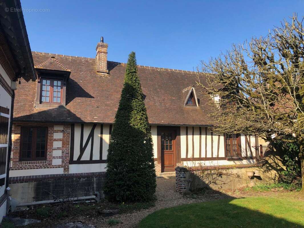 Maison 232 m² à Chaise-Dieu-Du-Theil  - photo 2