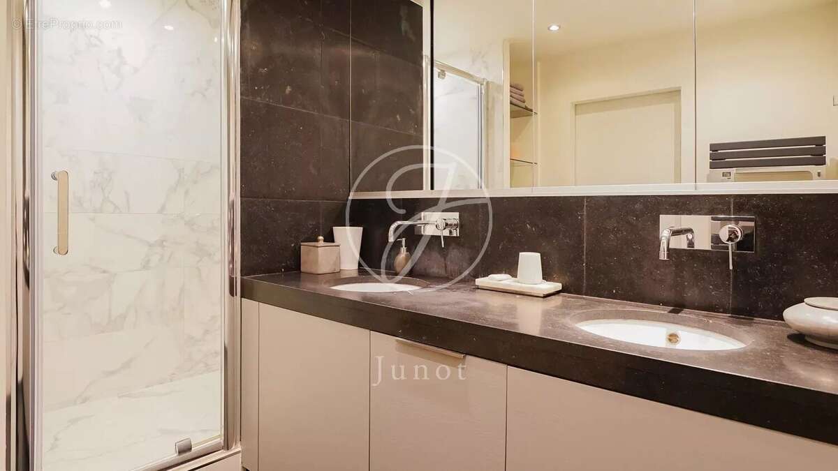 Appartement à LEVALLOIS-PERRET