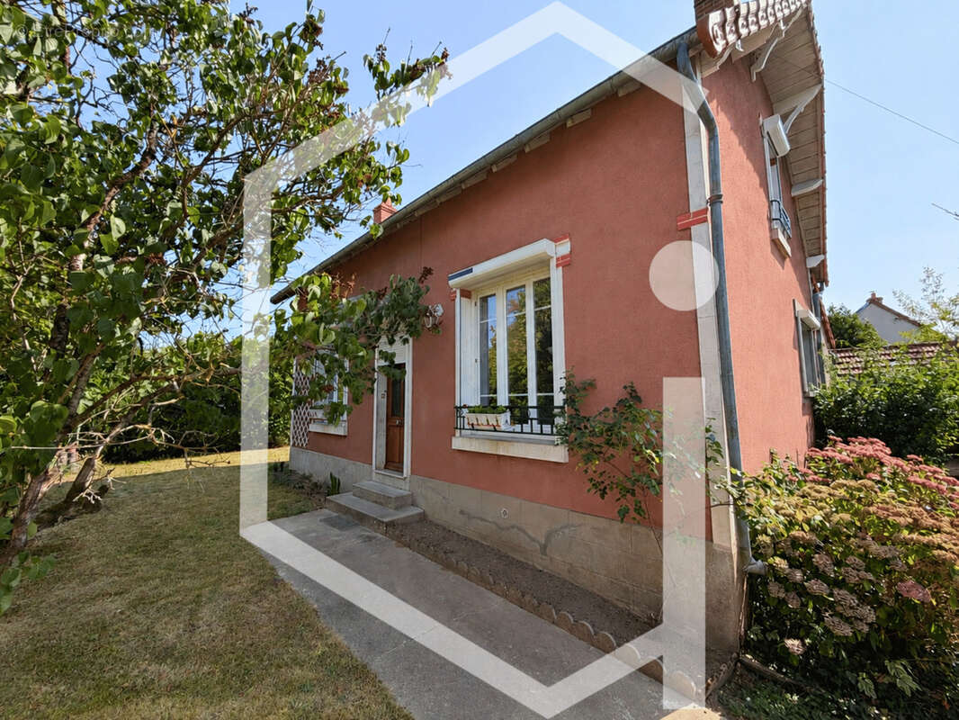 Maison familiale avec terrain clos et arboré à 7 km de La Charité-sur-Loire - photo 11