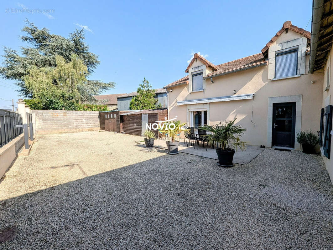 Maison 123 m² à Scorbe-Clairvaux  - photo 9