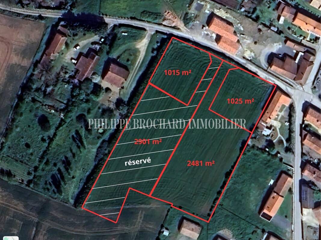 Terrain à MOUZEUIL-SAINT-MARTIN