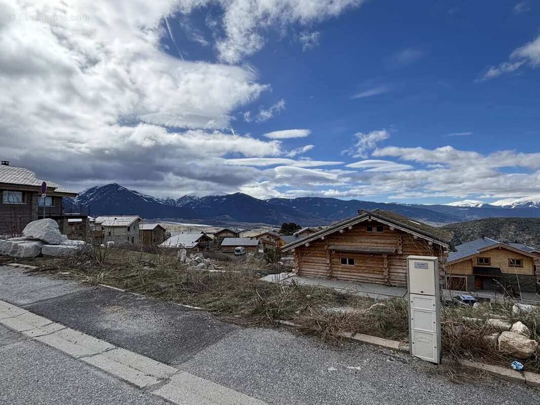 Terrain à FONT-ROMEU-ODEILLO-VIA