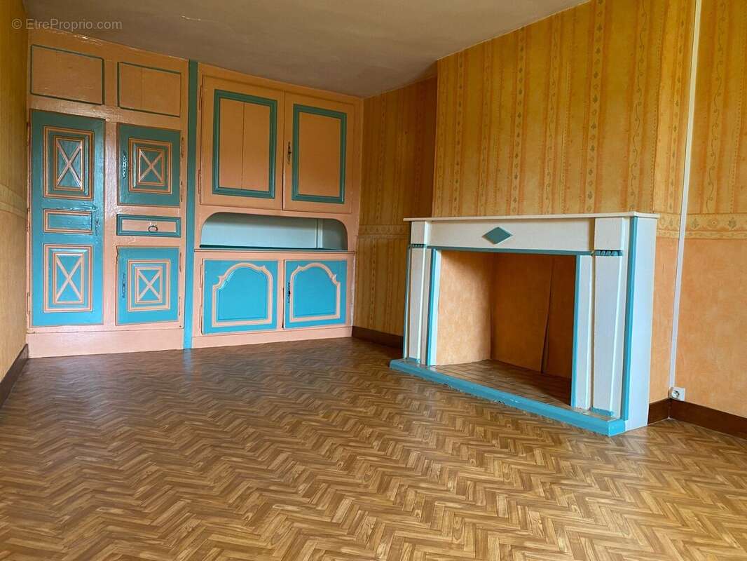 Maison à COMPREIGNAC