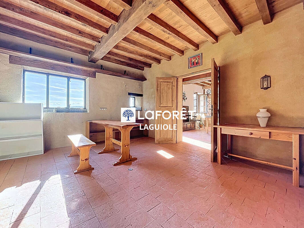 Maison à LACROIX-BARREZ