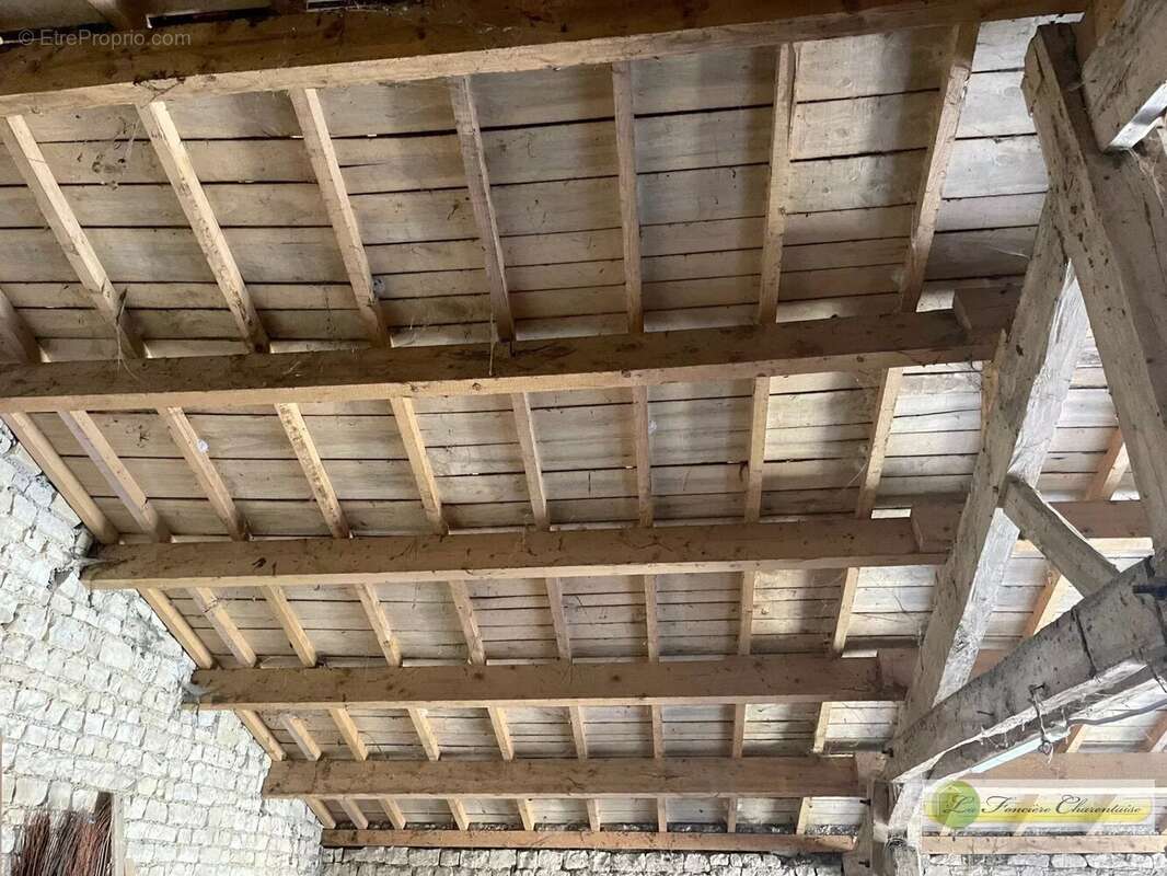 Maison à AIGRE
