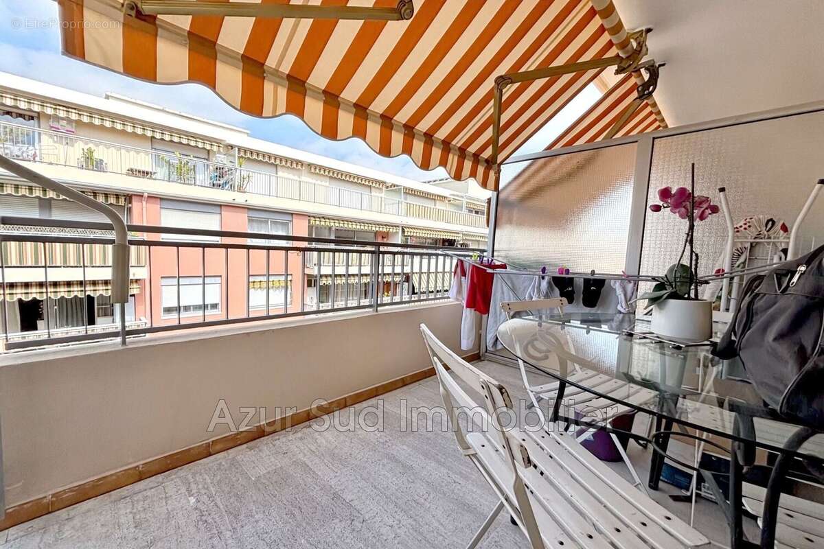 Appartement à VALLAURIS