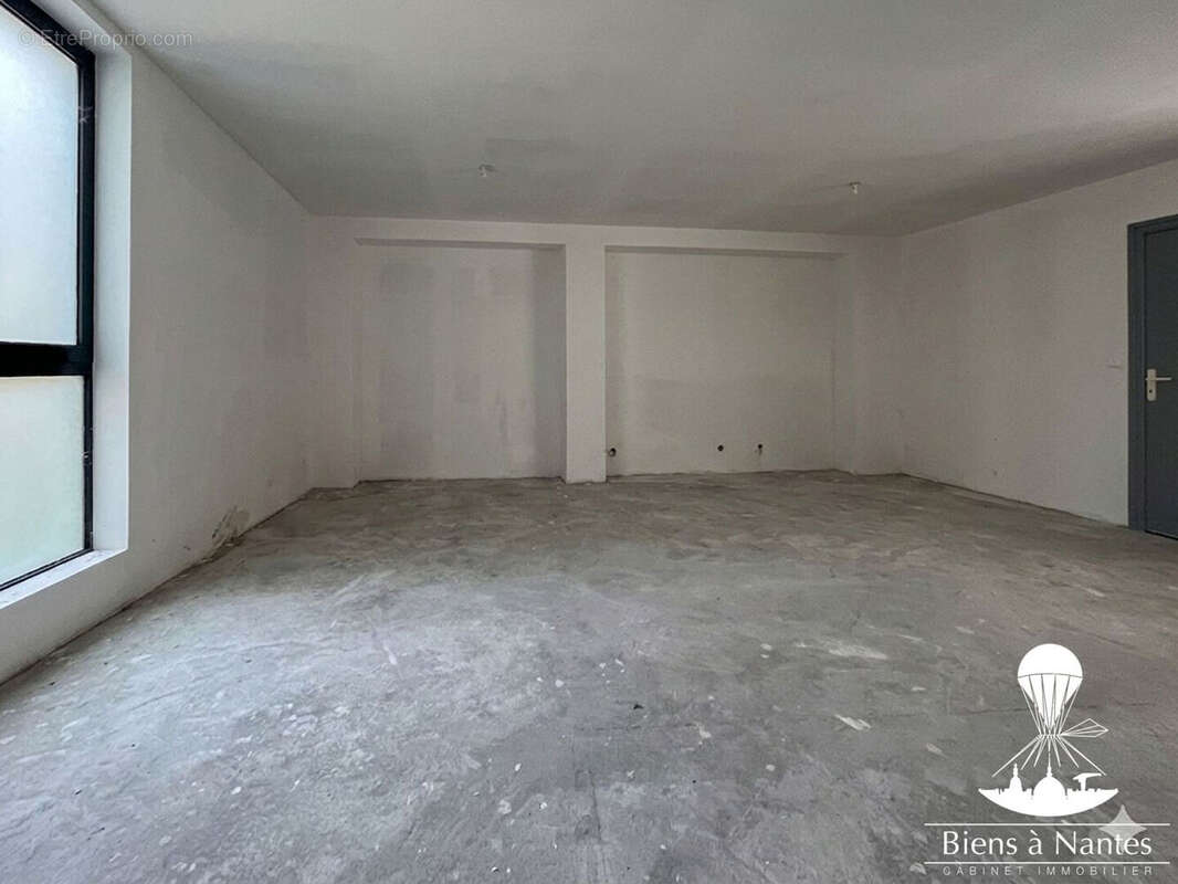 A vendre sevremoine local vitrine commerciale- appartement - hangar  - loft - photo 17